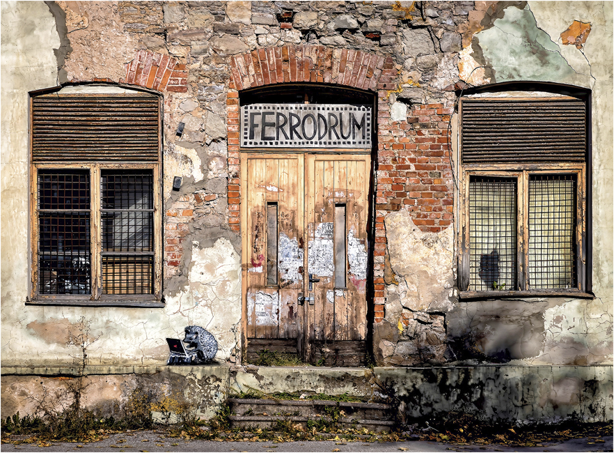 Walking along the river September of last year. I soptted this building and decided I must photograph it. I turns out that it is an abandoned centre primarily for street art.